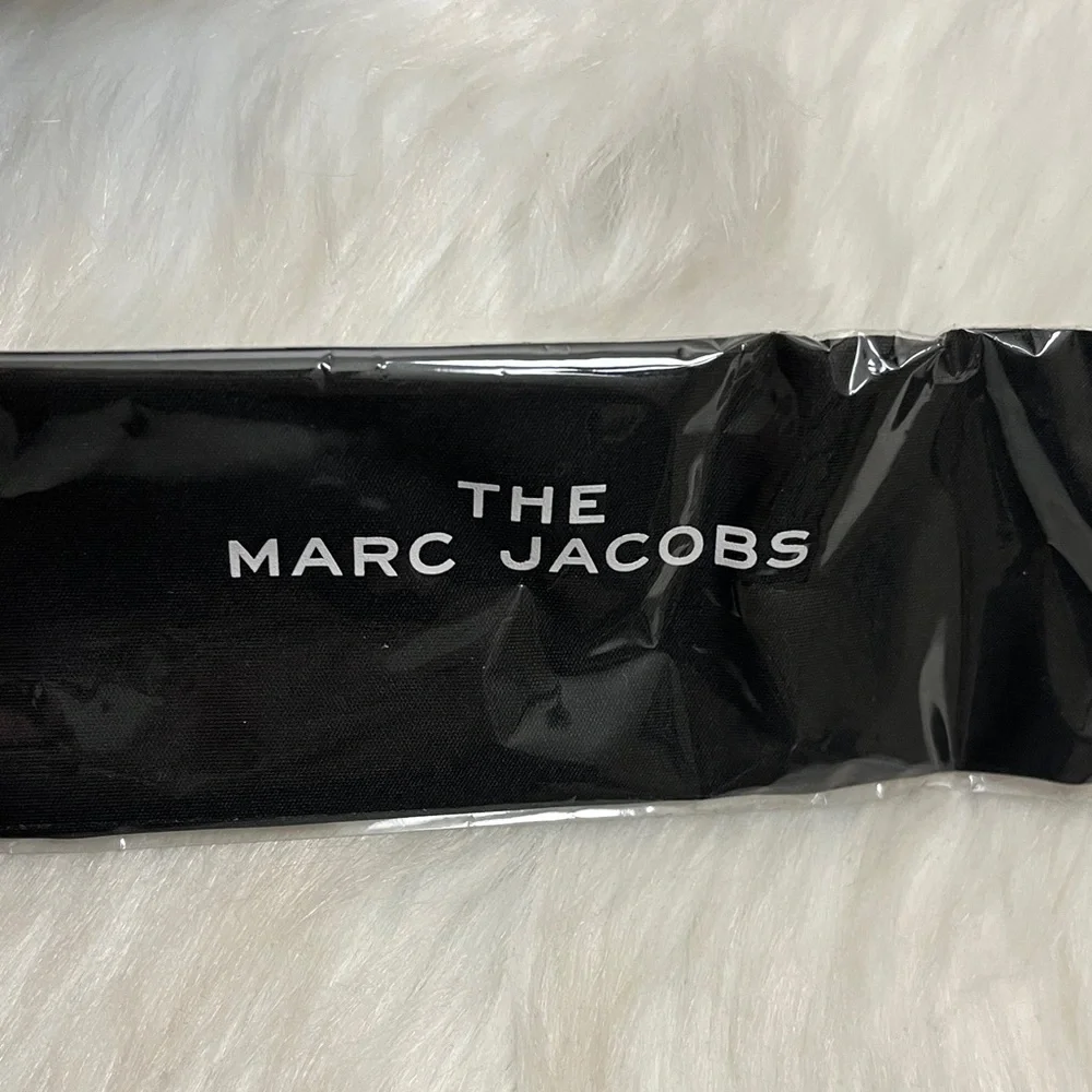 Marc Jacobs Black Sunglass Hardcase Drawstring Pouch Cleaning Cloth Bundle